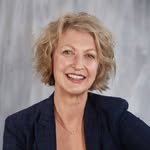 545389631_18519158572007811_2503524409967853572_n Dr. Julie Watson - Guest on Moms Unhinged Podcast
